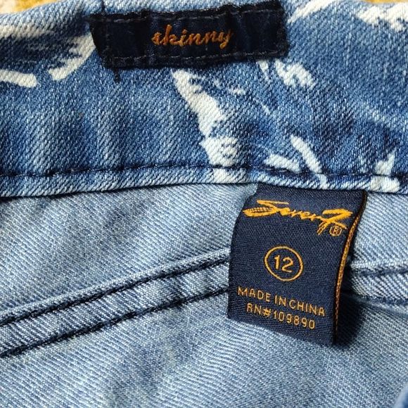 Seven7 Feather Print Skinny Jeans - Picture 11 of 14